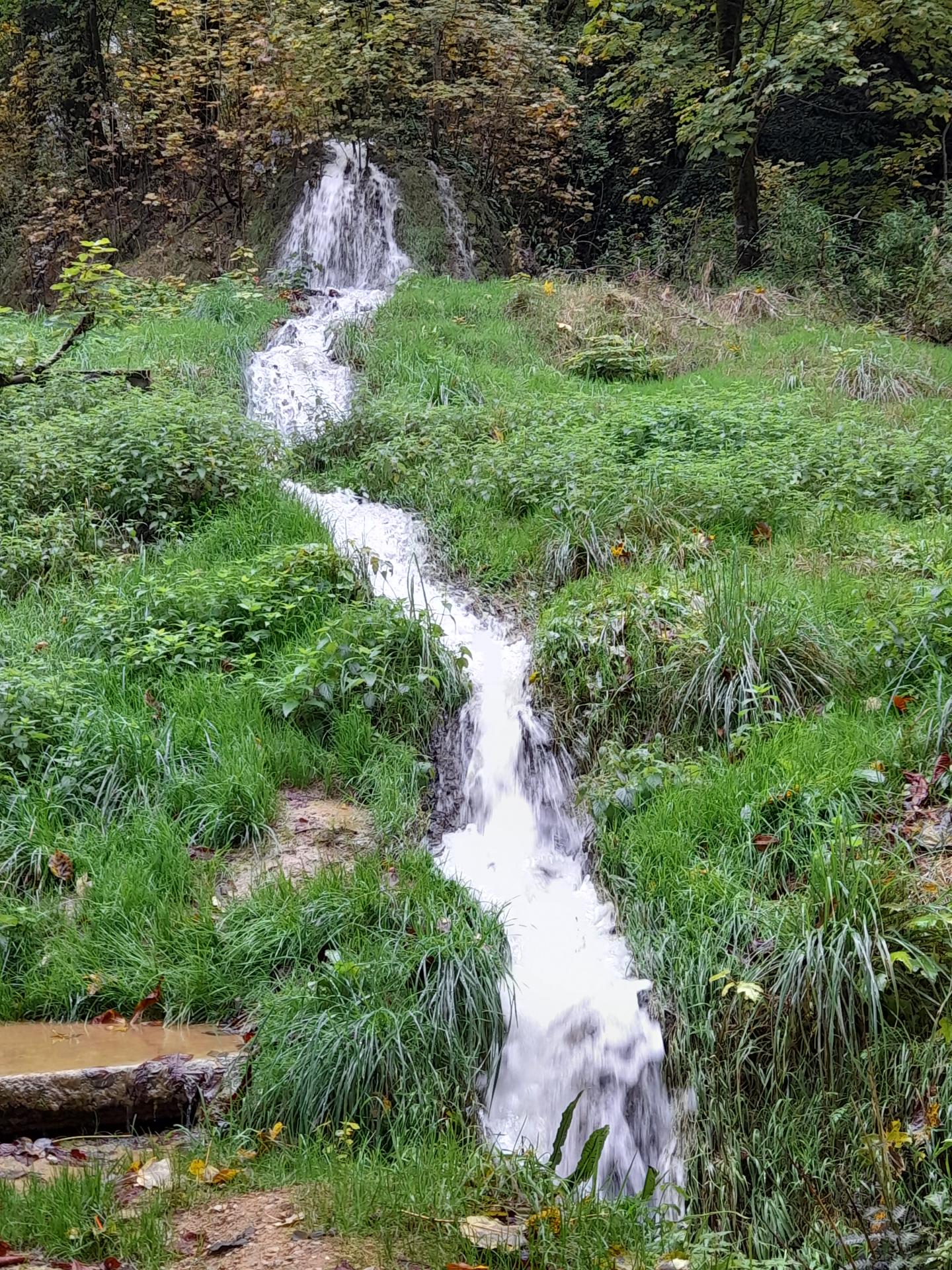 Notre petite cascade au pied du chalet des roches